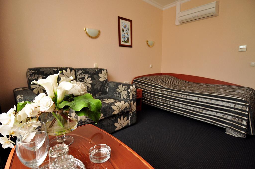 Hotel Yubileiny Мінськ Екстер'єр фото
