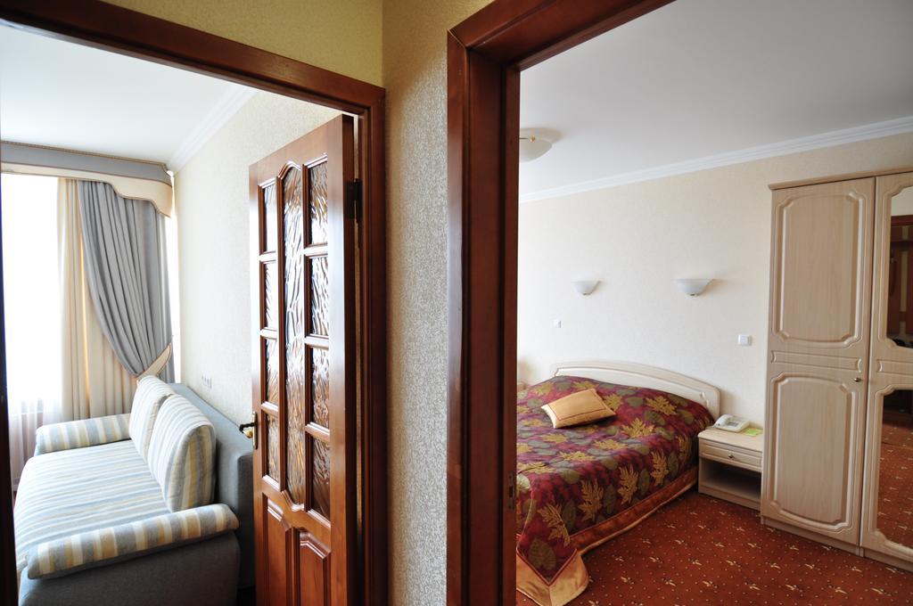 Hotel Yubileiny Мінськ Екстер'єр фото