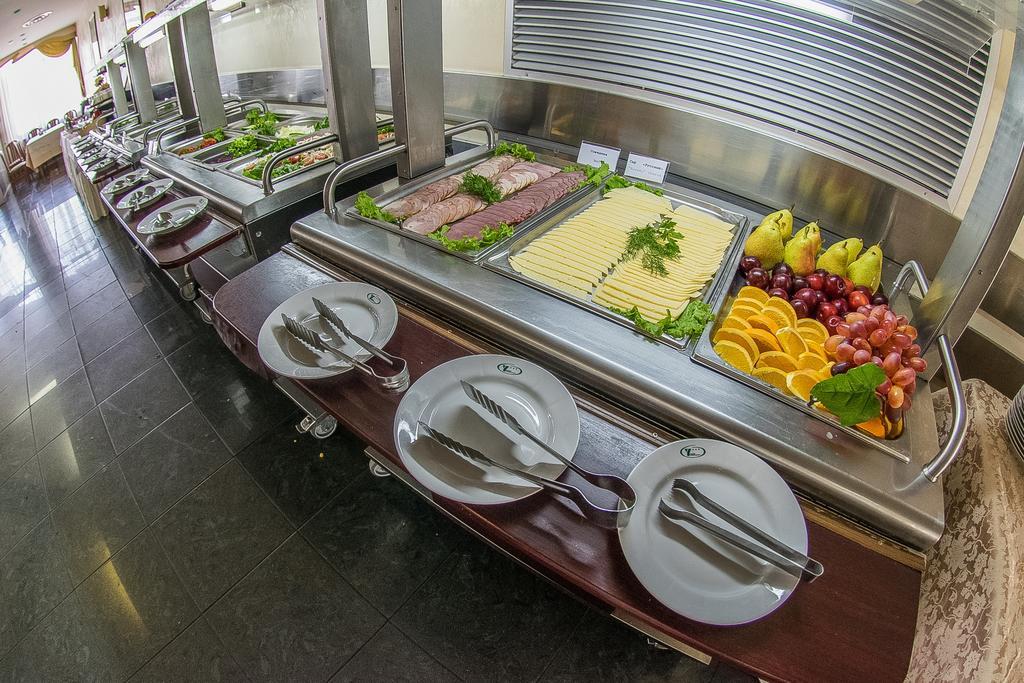Hotel Yubileiny Мінськ Екстер'єр фото