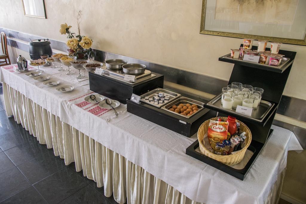 Hotel Yubileiny Мінськ Екстер'єр фото