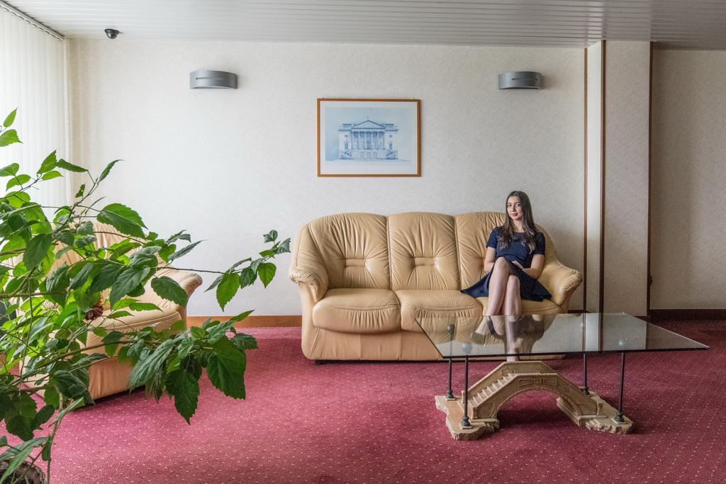 Hotel Yubileiny Мінськ Екстер'єр фото