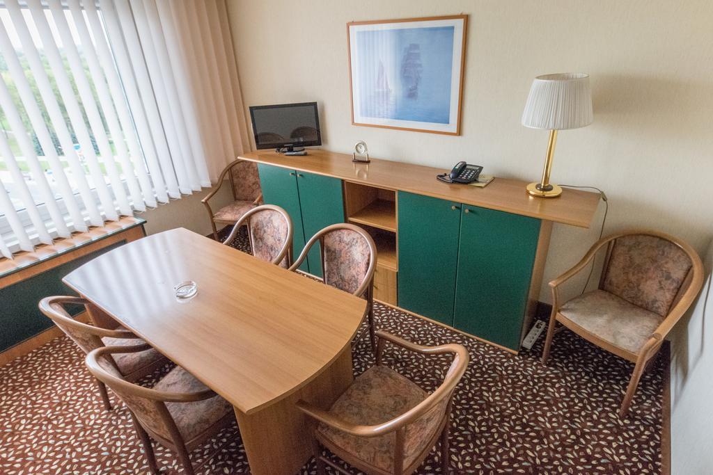 Hotel Yubileiny Мінськ Екстер'єр фото